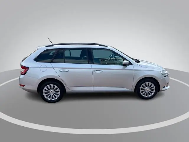 Skoda Fabia Combi 1.0 TSI Ambition · Apple/Android Car Play · Navigatie · Trekhaak · Airco · Cruise...