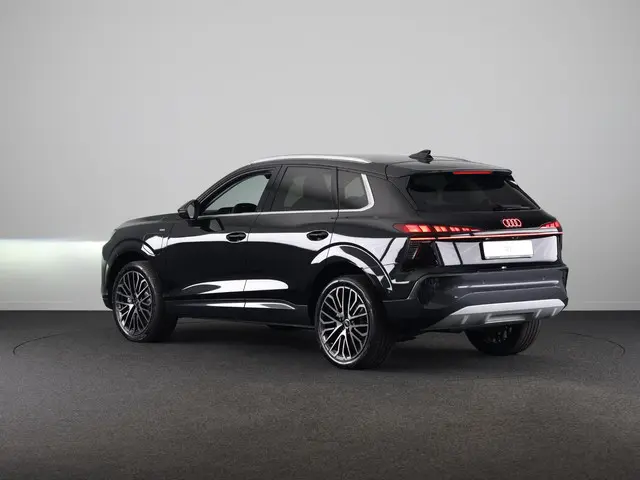 Audi Q3 Advanced edition e-hybrid 272 pk | Techniekpakket plus | Ambiente lichtpakket | Privacy glas...