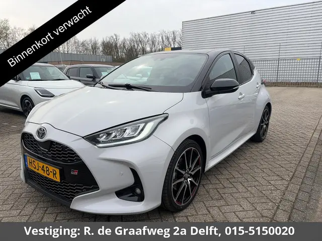 Toyota Yaris 1.5 Hybrid GR Sport Naviagtie | JBL Audio | Parkeersensoren | HUD | Apple Carplay/Andro...