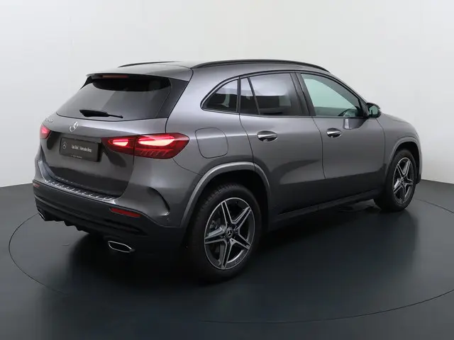 Mercedes-Benz GLA-klasse 250 e AMG Line | Distronic Night