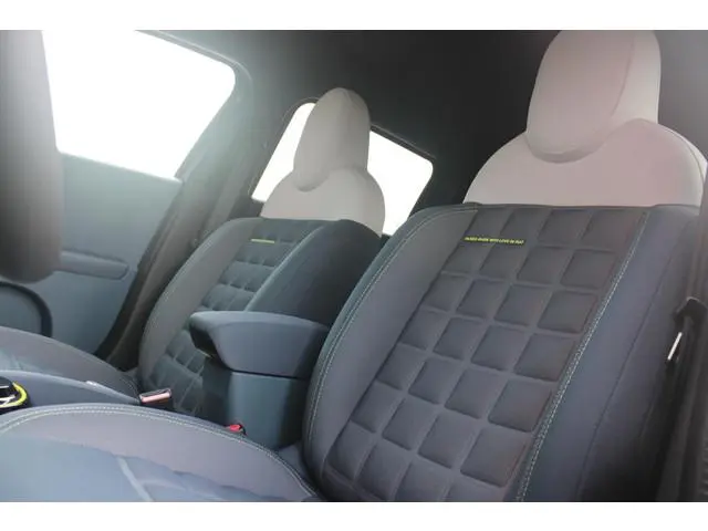 Fiat Grande Panda LA PRIMA 11 kW 44 kWh | WINTER PACK: (VERWARMBARE VOORSTOELEN, VERWARMBAAR STUURWI...