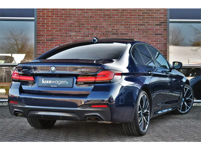 BMW 5-serie 545e xDrive M-Sport Pano ACC HUD 20inch 360 Laser HiFi Adp-demping