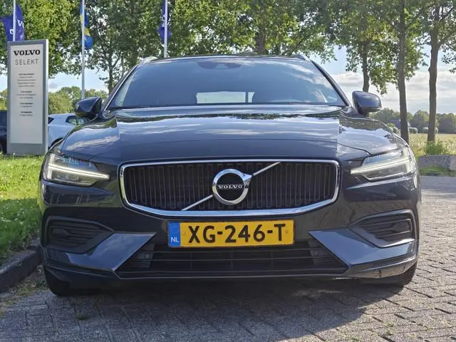Volvo V60 T5 252PK Momentum | BLIS | Trekhaak | Elektr. Kofferklep | Carplay | ACC | PDC V+A | Camer...