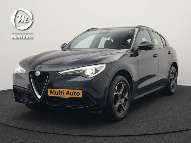 Alfa Romeo Stelvio 2.0 T AWD Super Q4 Automaat 200pk Dealer O.H | Trekhaak Afneembaar | Adaptive Cruise | Camera | Blis | Lederen Sportstoelen Memory & Verwarmd | Navigatie | DAB |