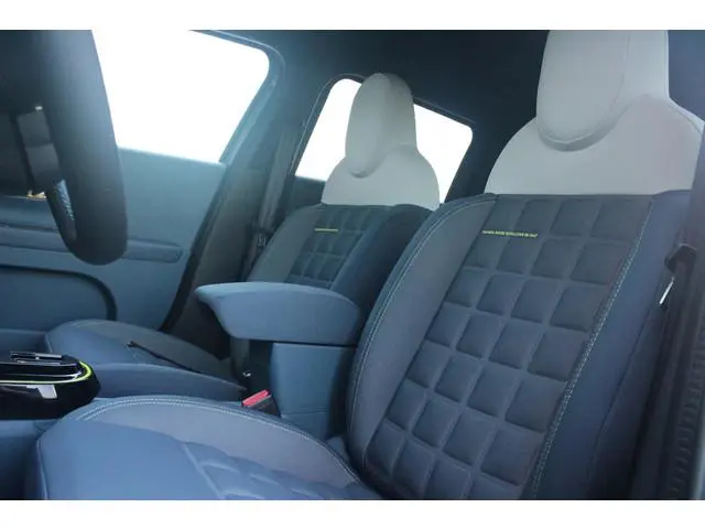 Fiat Grande Panda LA PRIMA 11 kW 44 kWh | WINTER PACK: (VERWARMBARE VOORSTOELEN, VERWARMBAAR STUURWI...