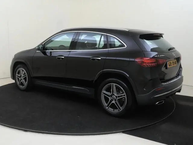 Mercedes-Benz GLA-klasse 250 e AMG Line / Burmester / 360Graden-Camera / Winterpakket /