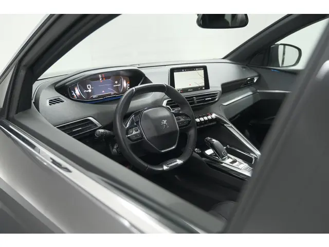 Peugeot 5008 PureTech 130 EAT8 GT-Line | Trekhaak | Panoramadak | Dodehoekdetectie | Elektrische Kof...