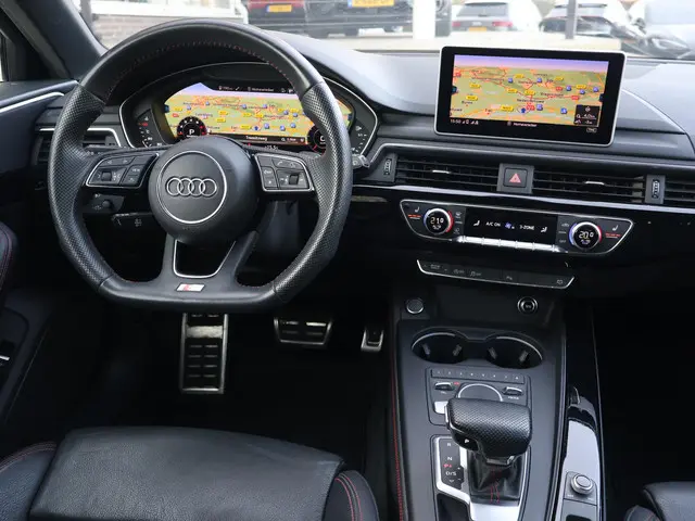 Audi A4 Avant 35 TFSI SPORT S LINE BLACK EDITION QUANTUMGRIJS + LEDER SPORTINTERIEUR | TREKHAAK | 20...