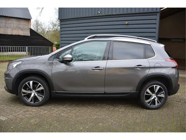 Peugeot 2008 1.2 PureTech Allure Panorama dak Trekhaak Clima Navi Camera
