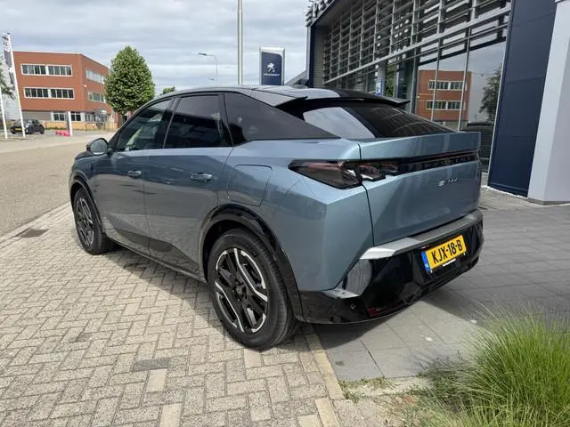 Peugeot e-3008