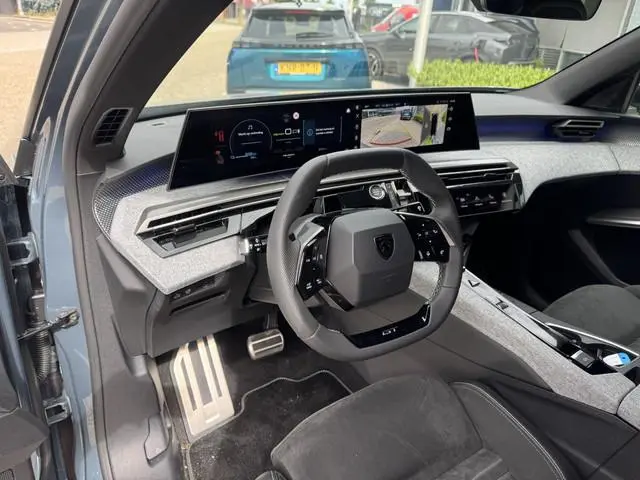 Peugeot e-3008