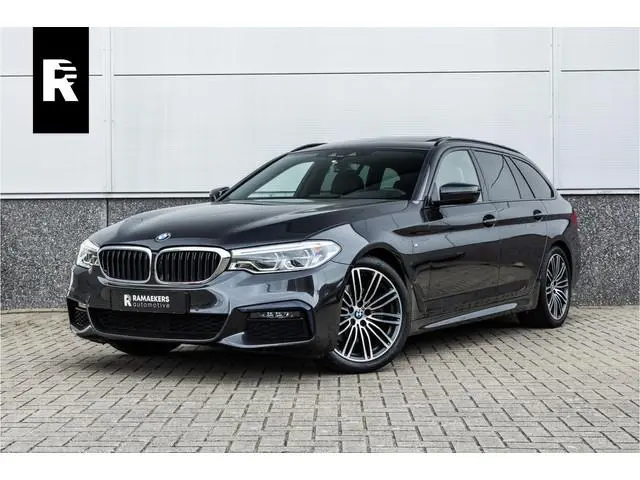BMW 5 serie Touring 520i High Executive M-Sport Leder dashboard / Pano / Individual / Camera / 19inc...