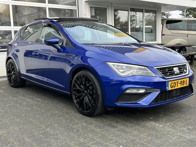 SEAT Leon 1.8 TSI FR 180 pk Panoramadak 19" lichtmetalen velgen Mulitmedia voorbereiding Parkeerhulp...
