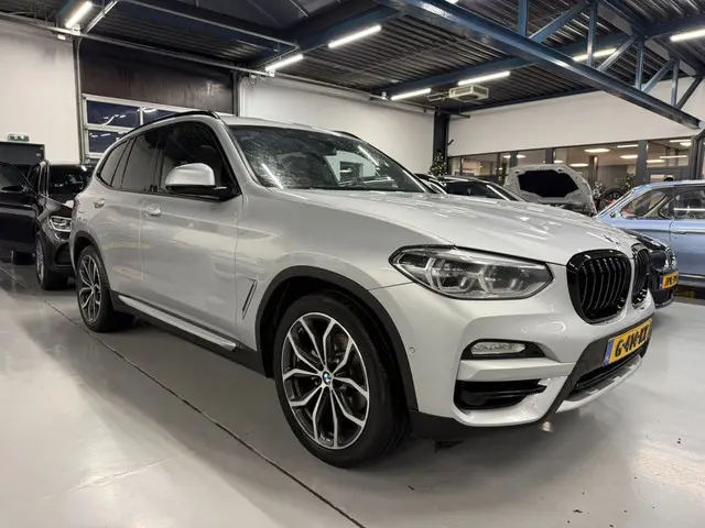 BMW X3 sDrive20i High Executive xLine Panoramadak Trekhaak Lederen interieur