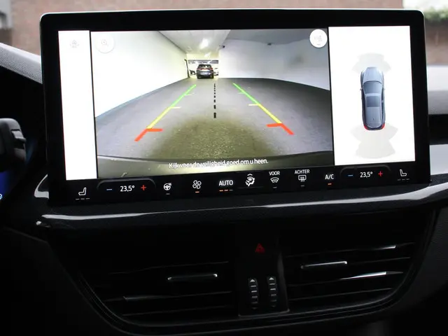 Ford Focus Wagon 1.0 136pk Hybrid Automaat ST Line X | Winterpack | Driver Assist | Full Led | Camer...