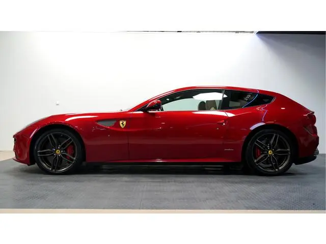 Ferrari FF 6.3 V12 HELE ROSSO MARANELLO + LED STUUR + CARBON INTERIEUR + LIFT V&A + 3 X CAMERA + DVD...