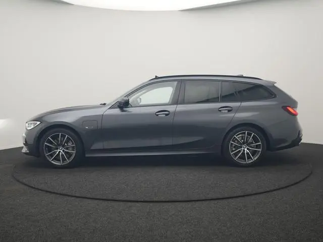 BMW 3-serie Touring 330e PHEV 293pk Dealer O.H. | Panodak | Adaptive Cruise | Head Up | 360 Camera |...