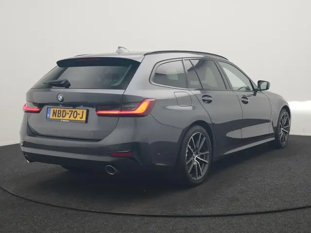 BMW 3-serie Touring 330e PHEV 293pk Dealer O.H. | Panodak | Adaptive Cruise | Head Up | 360 Camera |...