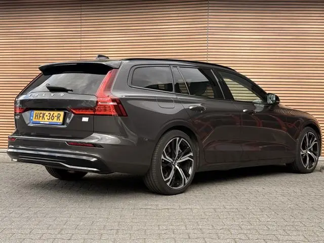 Volvo V60 2.0 T6 Plug-in hybrid AWD Plus Bright