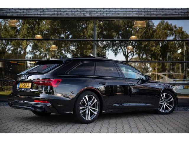 Audi A6 Avant 40 TFSI S edition Competition , Panoramadak, Trekhaak, Adaptive cruise,