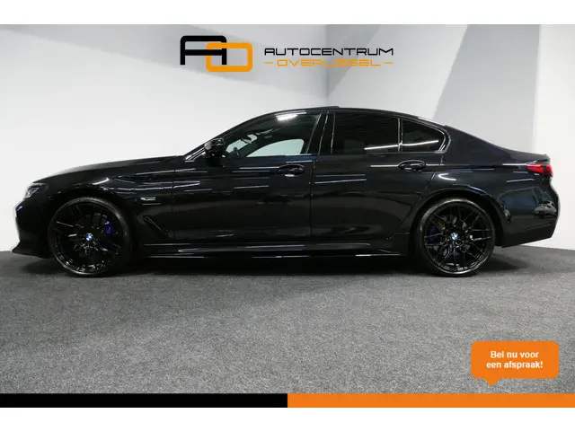 BMW 5-serie 530e xDrive M Sport / Schuif-/kanteldak/ M Performance stoelen / M Sport Bodykit / Elekt...