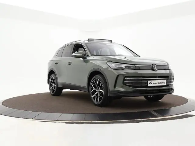 Volkswagen Tiguan 1.5 eHybrid 204pk Elegance · Wegklapbare Trekhaak · 360 Camera · Panoramadak · Mas...