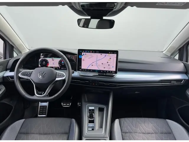 Volkswagen Golf 1.5 eHybrid 204PK PLUG IN. LIFE CAMERA/NAVI/HEAD-UP/CARPLAY