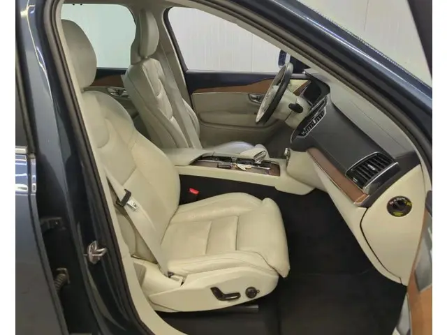 Volvo XC90 2.0 T8 AWD Inscription Exclusive / Bowers & Wilkins audio / Luchtvering / Pdc+Camera / Trekhaak / Apk 10-2027