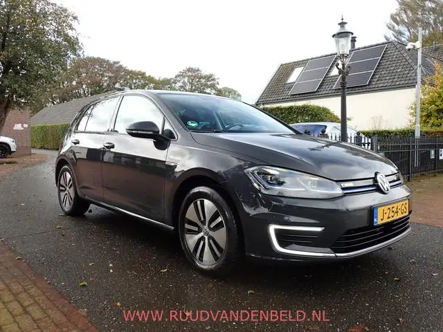 Volkswagen e-Golf E-DITION 89%SOH // WARMTEPOMP !! CARPLAY / ACC / NAVIGATIE /