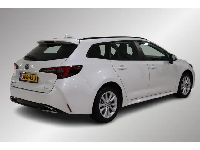 Toyota Corolla Hybrid 140 Dynamic, Parkeersensoren , Stuur en stoelverwarming, Camera, Sensoren, App...