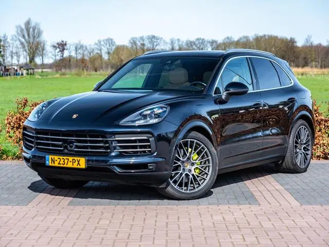 Porsche Cayenne 3.0 E-Hybrid Aut. | Panodak | SportChrono | Softclose | 20” LM |