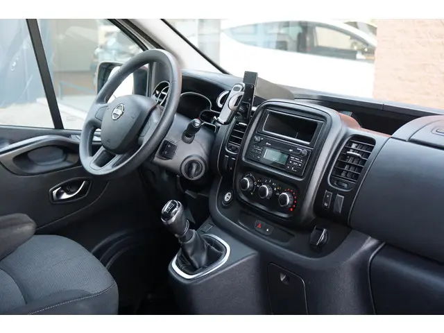 Nissan NV300
