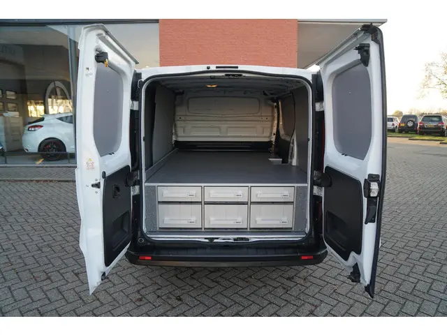 Nissan NV300