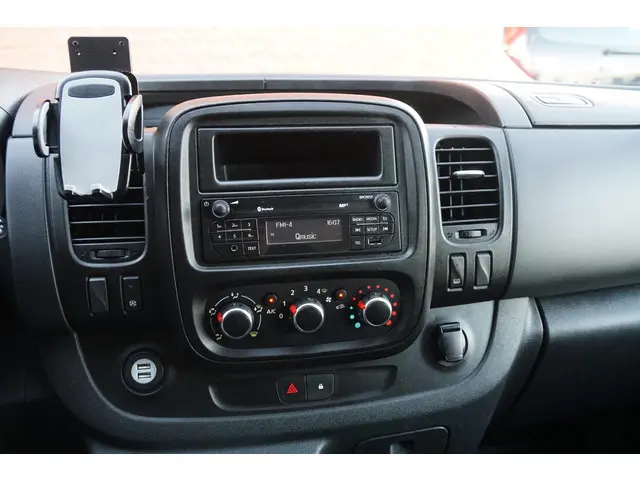 Nissan NV300