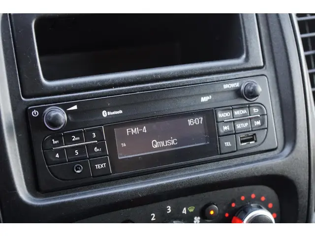 Nissan NV300
