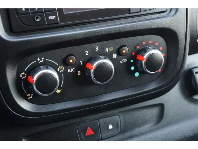 Nissan NV300