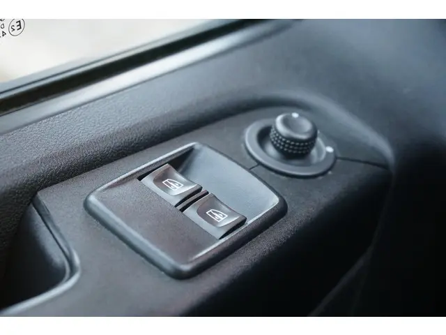 Nissan NV300