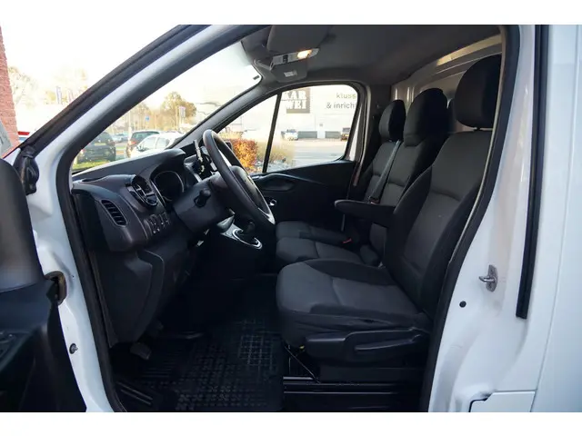 Nissan NV300