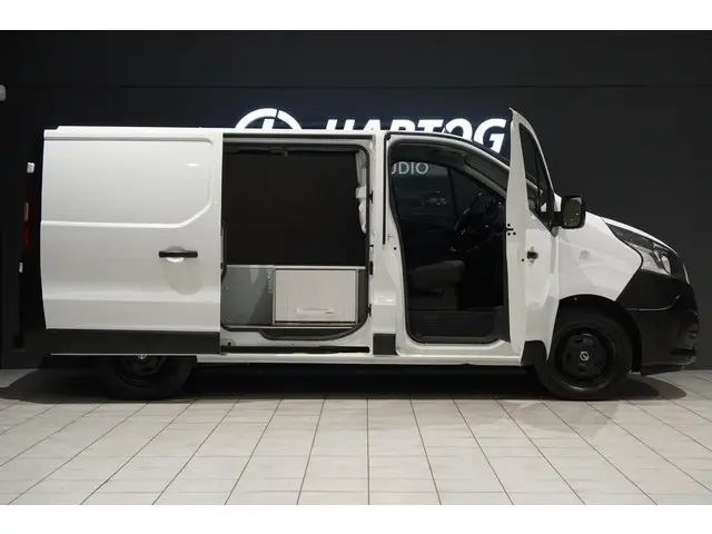 Nissan NV300