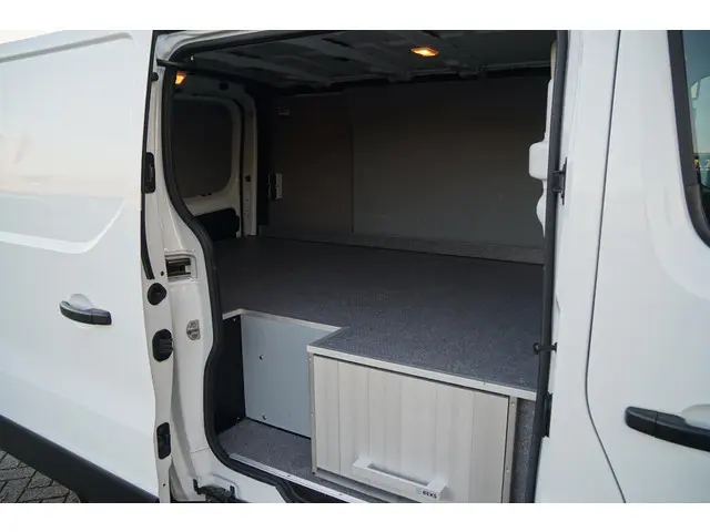 Nissan NV300