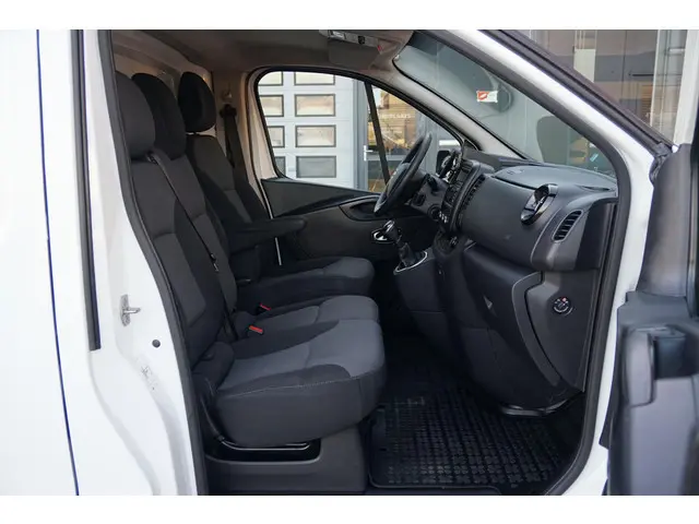 Nissan NV300