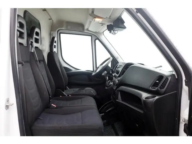 Iveco Daily 35S16 160pk E6 L2H2 HiMatic Automaat Airco/Camera/Trekhaak 3500kg 02-2018