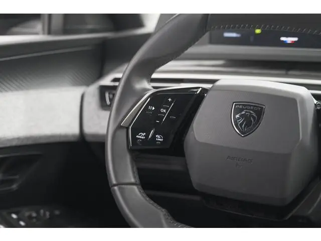 Peugeot 5008 1.2 Hybrid 136 Allure 7p | Camera | Apple CarPlay | Airco Separaat Achter | Keyless Ent...