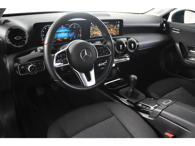 Mercedes-Benz A-klasse 180 d Business Solution *1ste Eigenaar*Navigatie*Stoelverwarming*Camera*