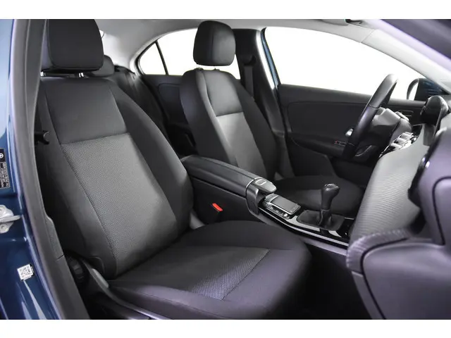 Mercedes-Benz A-klasse 180 d Business Solution *1ste Eigenaar*Navigatie*Stoelverwarming*Camera*