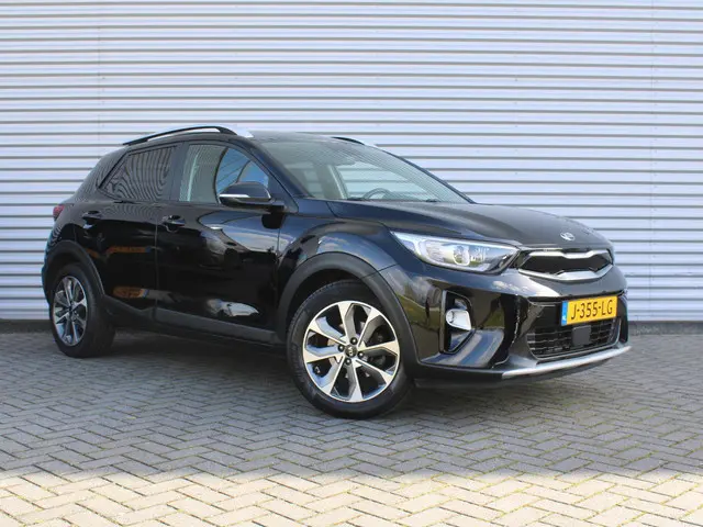 Kia Stonic 1.0 T-GDi DynamicPlusLine | Trekhaak | Camera | 17" LM | Navi | Cruise | Clima | Keyless...