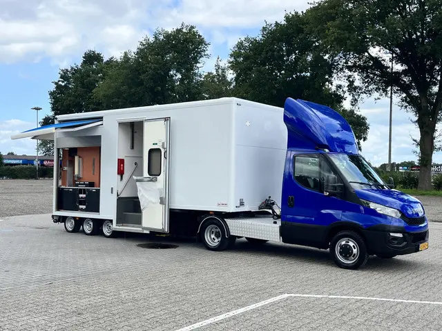 Iveco Daily 40C17 3.0 9300kg BTW VRIJ!! Himatic BE Trekker met Doornwaard BE oplegger Verkoopwagen WC-Unit Aggregaat Omvormer 220V Luifel Watertank Camper Trailer Cross trailer Verkoopwagen Living Deco wagen Tiny 