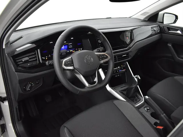 Volkswagen Polo Life Edition 1.0 TSI 95 pk 5 versn. Hand · Achteruitrijcamera · regensensor ·