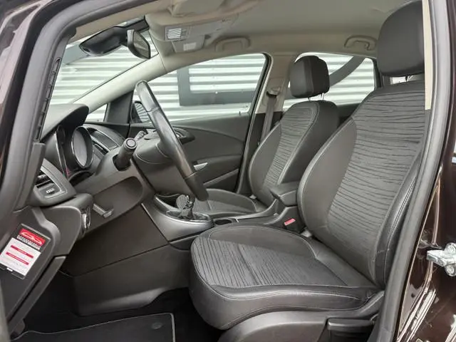 Opel Astra 1.4 Turbo Business + Navi|Clima|Cruise|Trekhaak|PDC|Lm velgen|N.A.P|APK tot 12-2026