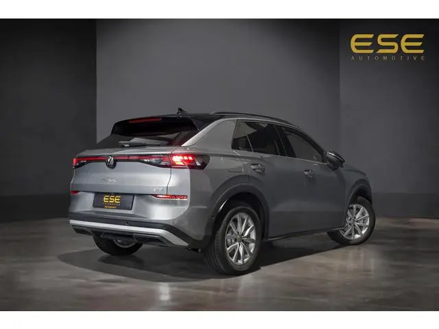 Volkswagen T-Roc 1.5 eTSI Life |Pano|Camera|Trekhaak|
